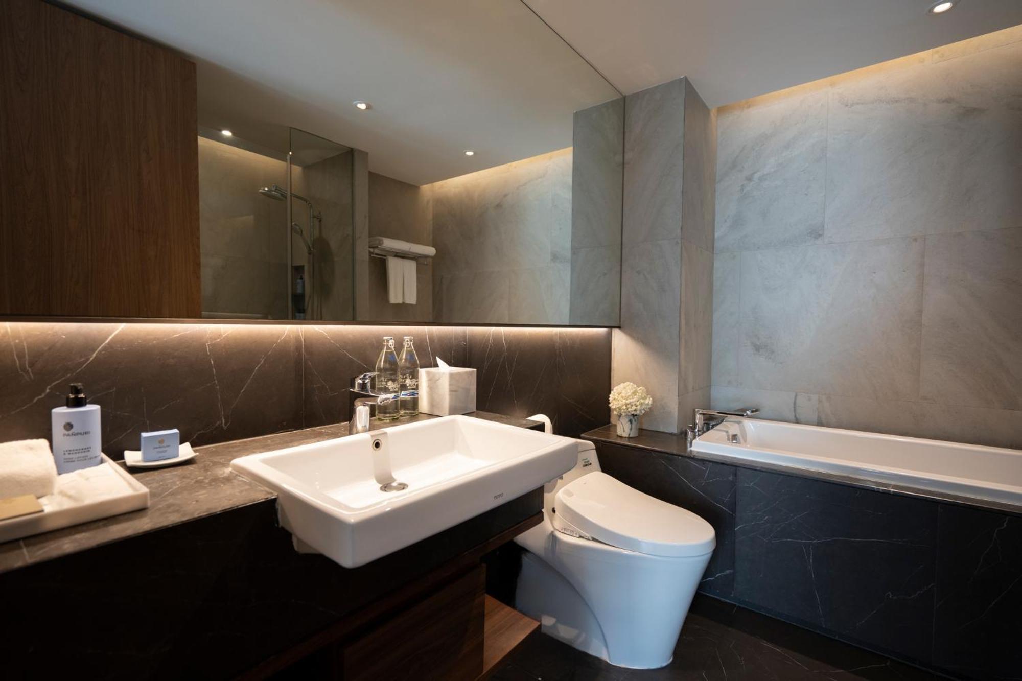 Walton Suites Sukhumvit Bangkok Exterior photo