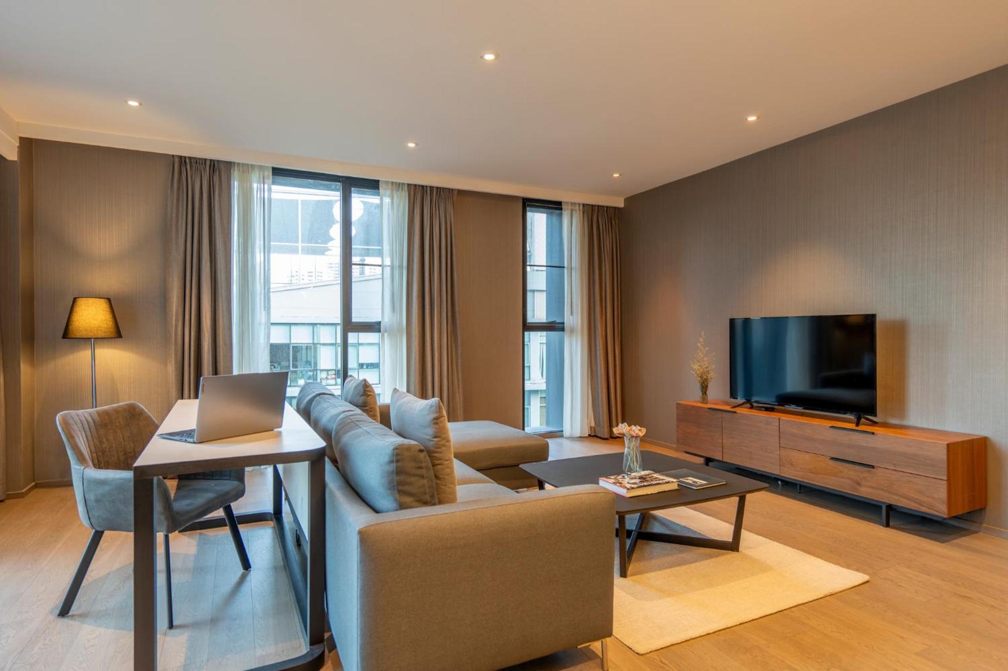 Walton Suites Sukhumvit Bangkok Exterior photo